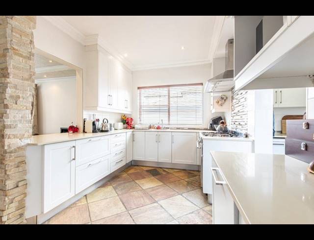 5 BEDROOM HOUSE FOR SALE IN RUIMSIG